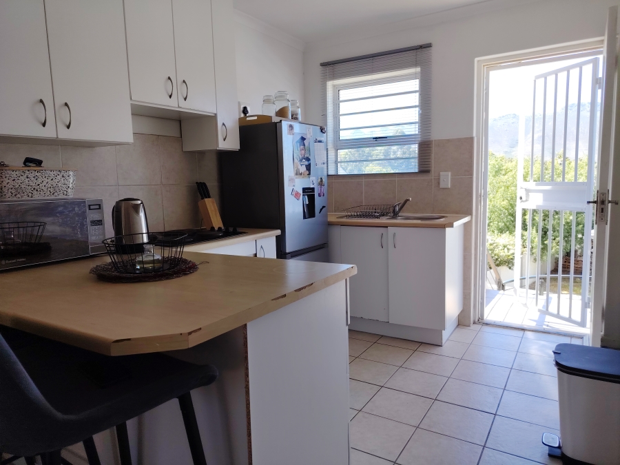 To Let 2 Bedroom Property for Rent in Sir Lowrys Pass Village Western Cape